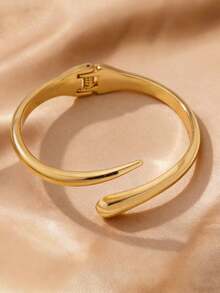 Asymmetrical Water Droplets