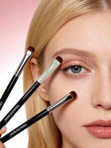 Princess Rose's New 4-Piece Set Of Eyelid Brushes For Flattening The Head, Reaching Down To The Lower Part Of The Eyelid To Enhance The Details Of The Eyes. It Is A Brush For Applying Eye Shadow, A Precise Tool For Enhancing Eye Highlights, And A Powerful Tool For Creating Full And Prominent Eyelids As Well As Clear Eye Sockets. - Black - View 2