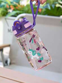 1个600毫升/19盎司卡通动物印花儿童吸管杯，小容量运动水壶，带吸管和提手，便携防漏，小巧耐用，配有腕带，适合玩耍、旅行、健身、上学、日常使用，也是生日和节日礼物的理想之选。