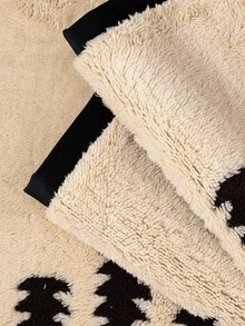 1件柔软绒面沙发套，简约纯色3D设计，宠物友好，防污防刮，适合所有季节，包括圣诞节和新年，可机洗，适用于1/2/3/4人沙发 - 黑色 - 查看 7