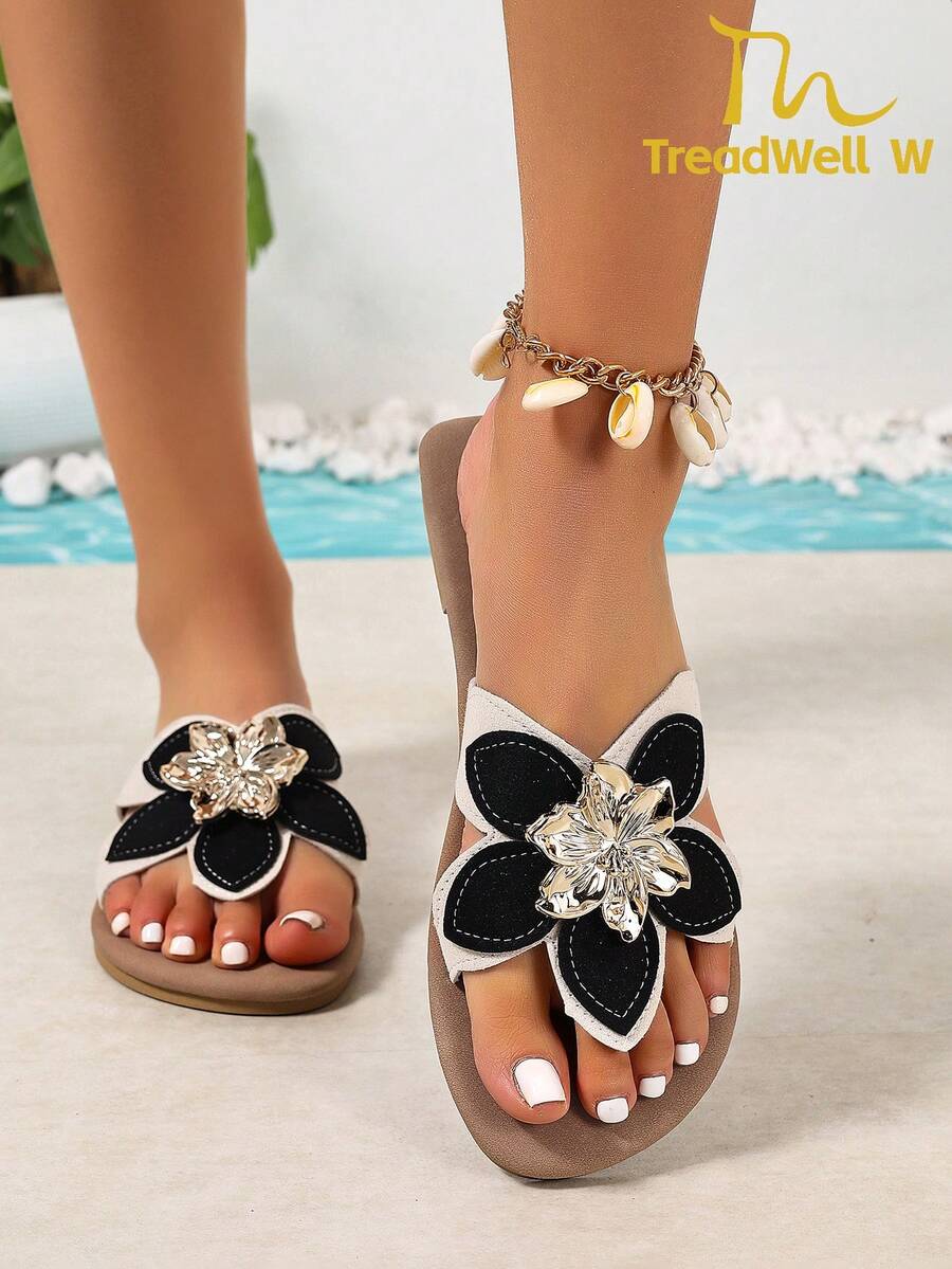 Dép xăng đan nữ màu đen phối màu tương phản, dép lê nữ màu trắng, dép xăng đan đế bằng nữ màu nâu, dép xăng đan và dép lê nữ phối màu đen trắng tương phản.