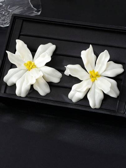 1 Pair Handmade Floral Stud Earrings, Fresh Green Nature-Inspired Delicate Heart Petal Earrings, Elegant For Women, Suitable For Party, Street Style And Daily Wear