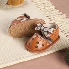 A Pair Of Baby Girl Shoes With Embroidered Bow And Hook And Loop Closure Design, Cute Floral Flat Sandals Suitable For Summer Bohemian Style, As A Gift At A Banquet Or Party - Brown - View 2