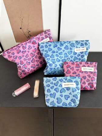 1 pieza Bolso cosmético portátil de gran capacidad con estampado de leopardo en forma de corazón, bolsa de almacenamiento multifuncional adecuada para viajes, viajes de negocios y artículos de tocador. Es un embrague de mujer con un cierre extraíble y puede contener monedas, toallas sanitarias, llaves, pinzas para el cabello, documentos, etc. Es el regalo perfecto para el Día de San Valentín, el cumpleaños o el regreso a la escuela.