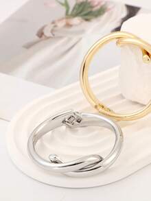 Brazalete de muñequera de metal asimétrico hueco de primavera vintage para mujeres, diseño exagerado de aro liso y redondo, estilo europeo y americano de comercio transfronterizo - Blanco - Ver 2