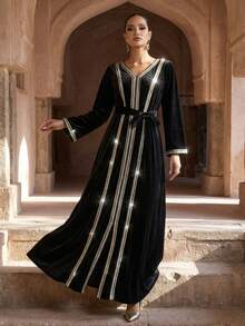 优雅黑色丝绒V领长袖连衣裙，配腰带，端庄得体，阿拉伯风格女装 - 黑色 - 查看 7