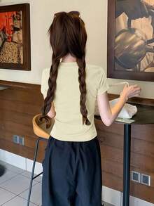 杏色常规肩部短袖T恤，女士夏季款，圆领，修身剪裁，时尚美式风格，百搭露脐休闲上衣 - 杏仁色 - 查看 6