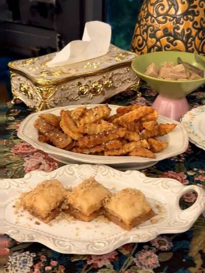 1 pièce Boîte à mouchoirs de style européen de luxe - Décoration en diamant imitation et motif rose, support à mouchoirs élégant pour la maison, la salle de bain, les toilettes et l'hôtel, organisateur de serviettes en papier de bureau haut de gamme