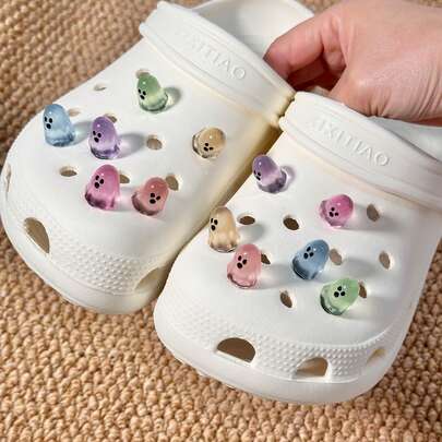 6 piezas Decoraciones de fantasma que brillan en la oscuridad para zapatos de Halloween, Clips decorativos de zapatos de resina 3D, regalo perfecto para las fiestas