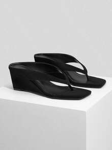 Athlefit Women's Low Wedge Sandals Square Toe Flip Flops Dressy Thong Heels Open Toe Summer Beach Sandals - 黑色絨面革 - 查看 2