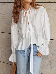 Camisa de mujer de moda para ir al trabajo, camisa holgada con cuello de corbata y mangas acampanadas, tela tejida sólida con cintura anudada, elegante para la oficina, uso diario y citas - Blanco - Ver 2