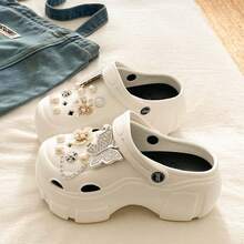 DIY 蝴蝶和珍珠装饰厚底镂空木屐，女士时尚花园鞋，轻便 EVA 休闲一脚蹬凉鞋，适合春/夏/海滩派对