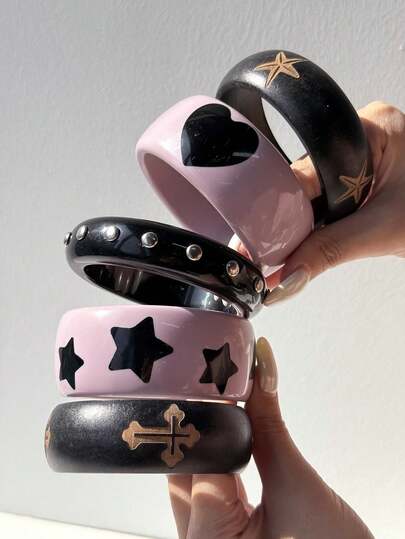 极简紫粉心形星铆钉树脂手链，朋克星形十字架木质手链，时尚撞色女式饰品，适合派对、度假、音乐节等场合，亦可作为礼物。