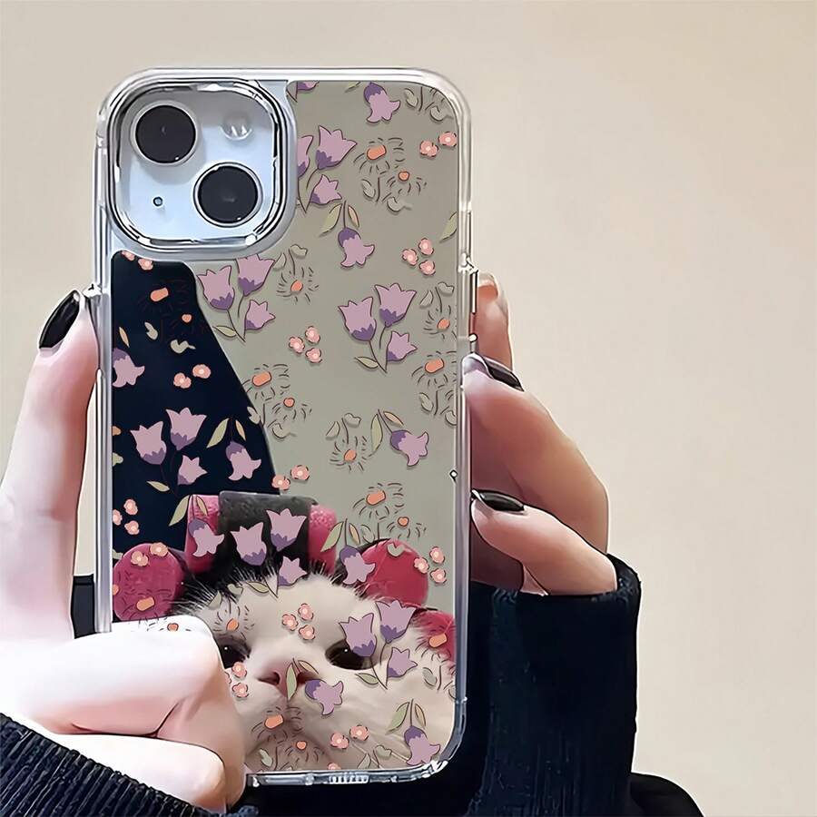 Funda Floral Delight con Espejo. Funciona también como espejo y es compatible con 17, 16 Pro Max, 15 Pro Max, 13 y 12. Fabricada en TPU, ofrece una excelente protección contra golpes y caídas. Un regalo ideal para tus seres queridos, perfecta para celebraciones de otoño, cumpleaños, aniversarios o simplemente para alegrarle el día a alguien. - Plateado - Ver 1