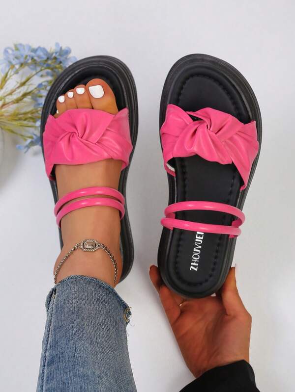 女士厚底坡跟凉鞋，新款夏季时尚舒适休闲坡跟凉鞋，适合搭配连衣裙、沙滩装、大码鞋款，优雅百搭，价格实惠，休闲、运动、户外、派对、婚礼、情人节等场合。