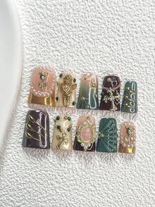 10片哥特风美甲贴纸，包含天使、玫瑰、相框、十字架、珍珠、珠子、绿色水晶和链条装饰，适用于深绿色、黄色、棕色、金色指甲油。三种款式可选：杏仁形、方形、鸭嘴形美甲贴纸。包含工具包（1片果冻贴纸+1个指甲锉）。适合女性和女孩日常佩戴、参加派对和特殊场合。手工制作的按压式美甲贴纸。 - 彩色 - 查看 19