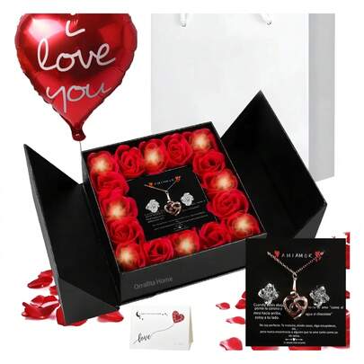 Esta exquisita caja de regalo de rosas rojas preservadas incluye rosas, un collar de "Te amo" (en 100 idiomas), aretes, luces LED, globos y una tarjeta: el regalo perfecto para cualquier mujer