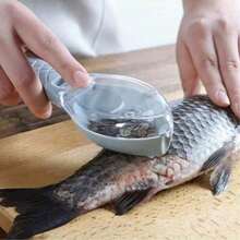 Manual Fish Scaler With Transparent Lid And Integrated Scale Collector Professional Kitchen Tool For Cleaning Fish Without Messing Up The Bar Durable Plastic Scale Remover With Ergonomic Handle And Creative Design For Seafood Preparation In Mexico Ideal For Mojarra Tilapia And Huachinango Modern Kitchen Gadget That Prevents Scales From Flying Everywhere Efficient Cleaner For The Mexican Home Export Quality Durable And Easy To Wash Under The Faucet Essential Accessory For Fresh Fish Lovers Cutting-Edge 2026 Tool For A Clean And Tidy Kitchen Without Scale Splashes On Clothes Or Sink High-Density Food Preparation Tool That Does Not Damage The Fish Skin Essential Seafood Cleaning Kit For The Kitchen Homes That Seek Speed. - 青藍色 - 查看 2