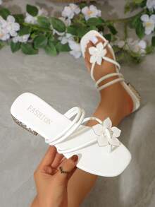 白色花卉人字拖高跟凉鞋，新款交叉花卉人字拖两穿式高跟白色凉鞋，时尚夏季两穿式白色交叉花卉人字拖高跟凉鞋