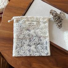 Bolsa de Tecido Pequena com Cordão, Bordado de Renda Vintage Damasco, Bolsa de Armazenamento Portátil, Organizador de Clipes de Cabelo e Joias para Mulheres, Bolsa Cosmética, Porta-Moedas, Porta-Lenços de Papel, Bolsa para Absorventes Higiênicos, Embalagem de Lembrança, Decoração para Sala de Maquiagem - Multicolorido - Visão 14