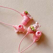 5款全新粉色数码智能耳机可选，完全兼容Type-C接口，可选全入耳式DIY可爱配件（粉色爱心/粉色贝壳/草莓兔等），有线耳机，带音量调节功能、内置麦克风、高清通话手机耳机、音乐耳机。 - 均碼 - 查看 5