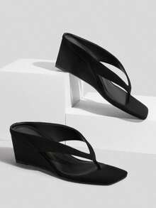 Athlefit Women's Low Wedge Sandals Square Toe Flip Flops Dressy Thong Heels Open Toe Summer Beach Sandals - 黑色絨面革 - 查看 6