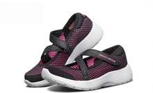 Skechers 女童魔鬼氈瑪麗珍輕便舒適透氣休閒鞋 - 黑色/桃紅色 - 查看 2