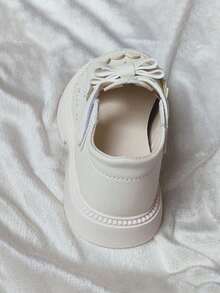 1双女童可爱公主乐福鞋，镂空透气软底防滑百搭儿童真皮鞋，简约时尚婴幼儿学步鞋，带魔术贴，适合春、夏、秋季穿着 - 米色 - 查看 10