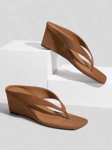 Athlefit Women's Low Wedge Sandals Square Toe Flip Flops Dressy Thong Heels Open Toe Summer Beach Sandals - Da lộn màu nâu - Xem 6