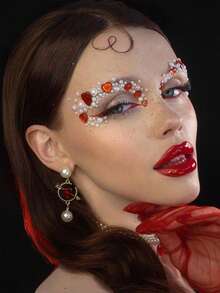 2片情人节红色心形脸贴，多颗粒圆形3D钻石脸部装饰，适用于节日派对和化妆舞会，头发、眼部、面部装饰钻石 - 彩色 - 查看 5