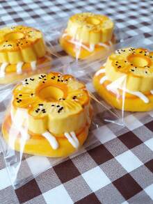 1pc Realistic Pineapple Bun, Soft & Slow Rebound Realistic Pineapple Bun, Food Prop, Realistic Food Model, Soft & Fluffy Realistic Food, Squeezable Prop, Suitable For Home Kitchen Party Decor, Photography Props, Gifts, Birthday & Graduation - Multicolor - View 5
