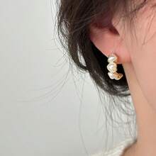 1对浪漫心形C形设计耳环，女士百搭款 - 金色 - 查看 1