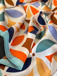 1 chiếc khăn vuông 70cm in họa tiết hình học trang nhã, phù hợp cho phong cách thường ngày và đường phố, có thể dùng làm khăn bandana, băng đô, phụ kiện che nắng ngoài trời, hoàn hảo để tạo kiểu. - Màu xanh bạc hà - Xem 3