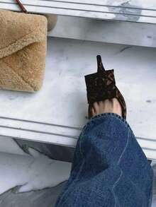 Mẫu sandal cao gót mũi nhọn kiểu dáng mới mùa xuân 2026, hở gót, trang trí hoa, gợi cảm và thanh lịch, [Lưu ý: Hoa 3D được làm thủ công, hình dạng có thể thay đổi ngẫu nhiên] - màu nâu - Xem 2