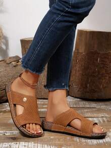 2026新款厚底坡跟酒红色女鞋，棕色镂空沙滩凉鞋，休闲度假拖鞋，黑色舒适镂空凉鞋 - 棕色 - 查看 5