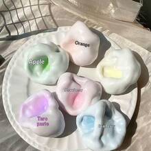 1个手工麻糬减压玩具，软糯糯米馅，挤压即可缓解压力，薄如冰皮，麻糬质地柔软，是办公室、派对、愚人节的理想礼物（无针） - 彩色 - 查看 5