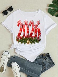 T-shirt à manches courtes imprimé Noël 2026 pour femmes. Col ras-du-cou décontracté, avec motifs de flocons de neige, cloches et branches de pin. Idéal pour les fêtes de fin d'année et le port quotidien. Couleur blanche. - Blanc - Voir 4