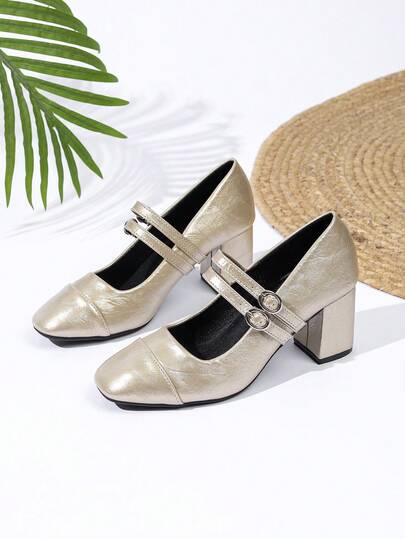 2026春夏优雅金色纹理方头粗跟双扣玛丽珍鞋，适合情人节、毕业季、斋月、通勤、约会、购物、派对、下午茶、朋友聚会、日常穿着、宴会、校园、旅行、摄影等场合。