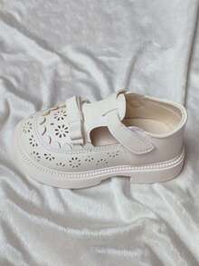 1双女童可爱公主乐福鞋，镂空透气软底防滑百搭儿童真皮鞋，简约时尚婴幼儿学步鞋，带魔术贴，适合春、夏、秋季穿着 - 米色 - 查看 2