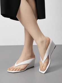 Athlefit Women's Low Wedge Sandals Square Toe Flip Flops Dressy Thong Heels Open Toe Summer Beach Sandals - 白色 - 查看 1