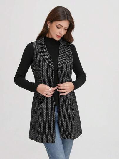 一件条纹针织无袖外套，带口袋，适合春、夏、秋季日常穿着。