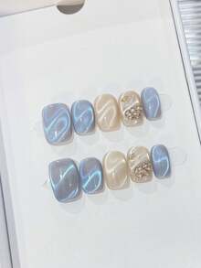 10片装蓝色光波猫眼锆石天鹅造型闪亮猫眼按压式短款假指甲。全新短款方形设计，优雅简约，适合日常佩戴和情人节。可卸式假指甲。适合作为情人节礼物送给女性和女孩。 - 淺藍色 - 查看 2