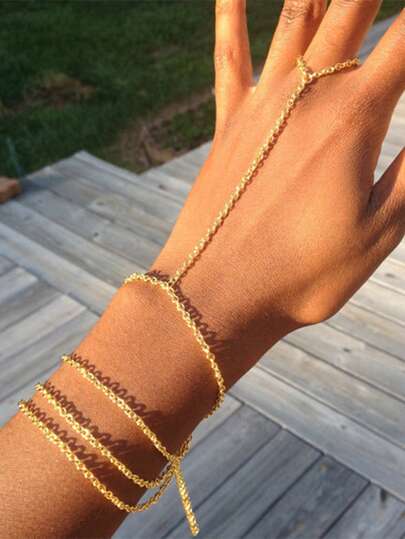 1条时尚简约多层链条设计手链，适合女性日常佩戴、约会、夏季海滩、情人节礼物