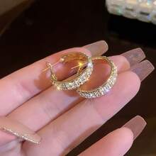 Pair Of Fashionable Hoop Earrings With High-End Feel, Versatile And Unique Earrings, Gold Full Diamond Wide Version Ear Clips, Light Luxury Sparkling Diamond High-End Earrings, Suitable For Daily Life, Banquets/Parties, Weddings, Travel, Vacations, Music Festivals, Beaches, Celebrating Festivals And Other Occasions, Perfect Valentine's Day Gift, Gift Earrings - 金黃色 - 查看 2