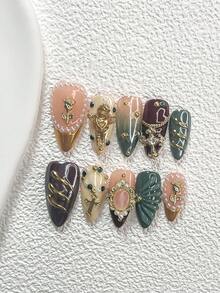 10片哥特风美甲贴纸，包含天使、玫瑰、相框、十字架、珍珠、珠子、绿色水晶和链条装饰，适用于深绿色、黄色、棕色、金色指甲油。三种款式可选：杏仁形、方形、鸭嘴形美甲贴纸。包含工具包（1片果冻贴纸+1个指甲锉）。适合女性和女孩日常佩戴、参加派对和特殊场合。手工制作的按压式美甲贴纸。 - 彩色 - 查看 13