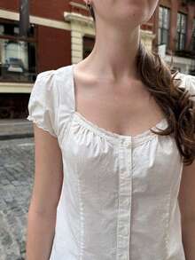 ELVA 女士夏季简约梦幻休闲优雅学院风方领泡泡袖基础款前扣腰部蕾丝设计衬衫，适合年轻女士、教师、母亲节、音乐会、复活节派对、返校、毕业典礼、生日聚会、下午茶，以及日常通勤、郊游、度假、早午餐、户外活动和正式办公场合穿着。白色 - 白色 - 查看 9