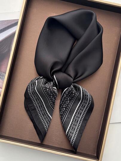 1条女士纯色印花方巾，可作头巾、围巾等，适合日常使用。