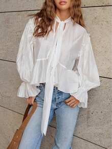 Camisa de mujer de moda para ir al trabajo, camisa holgada con cuello de corbata y mangas acampanadas, tela tejida sólida con cintura anudada, elegante para la oficina, uso diario y citas - Blanco - Ver 1