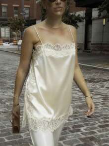 Women Y2k Lace Camisole Top Satin Square Neck Side Split Cami Silk Sleeveless Spaghetti Strap Loose Going Out Tank Backless Nightgown Sleepwear Sliky Short Wedding Nightgown,Party Streetwear,Rave Outfit,Club Outfits,Beach Vacation Outfits,Summer Going Out Tops,Spring Break Outfits,Country Concert Outfit - 香檳色 - 查看 2