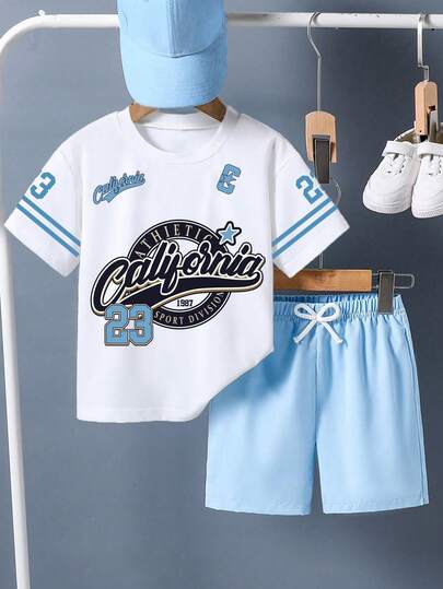 Bộ áo thun ngắn tay cổ tròn in chữ cho bé trai tuổi teen và quần short.